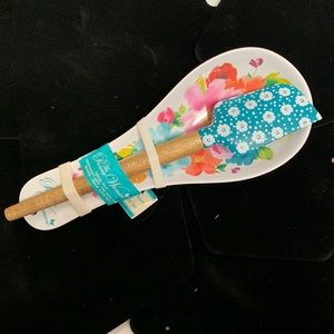 NWT Pioneer Woman spoon rest and spatula set